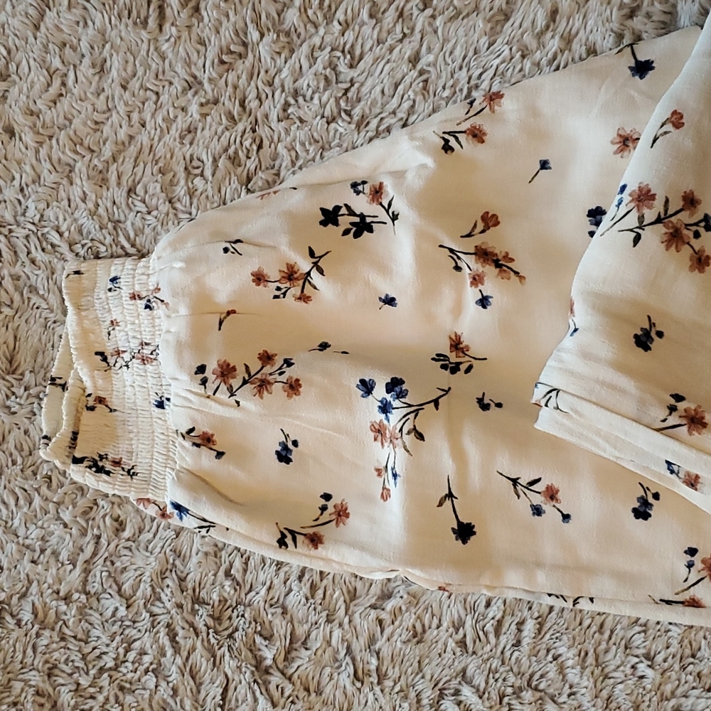 (SOLD) American Eagle, XS, Cream.